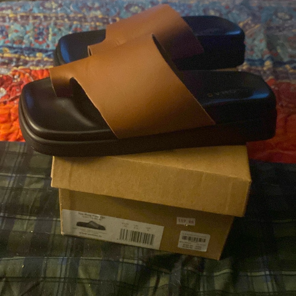 Alohas Women’s size 6 sandal.. Still in box. Never been worn.